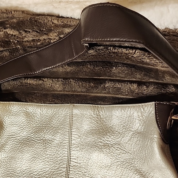 Reposh great condition Tignanello purse. $14 - Picture 3 of 7